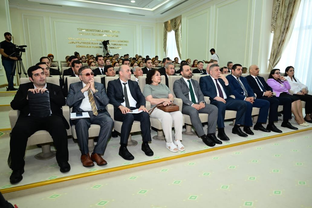 Türkmənistanda Azərbaycan kitabları üçün xüsusi guşə yaradıldı - FOTO - foto 4