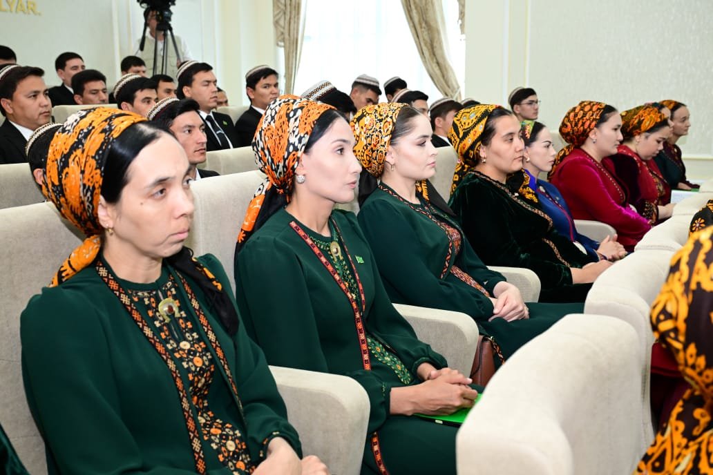 Türkmənistanda Azərbaycan kitabları üçün xüsusi guşə yaradıldı - FOTO - foto 5
