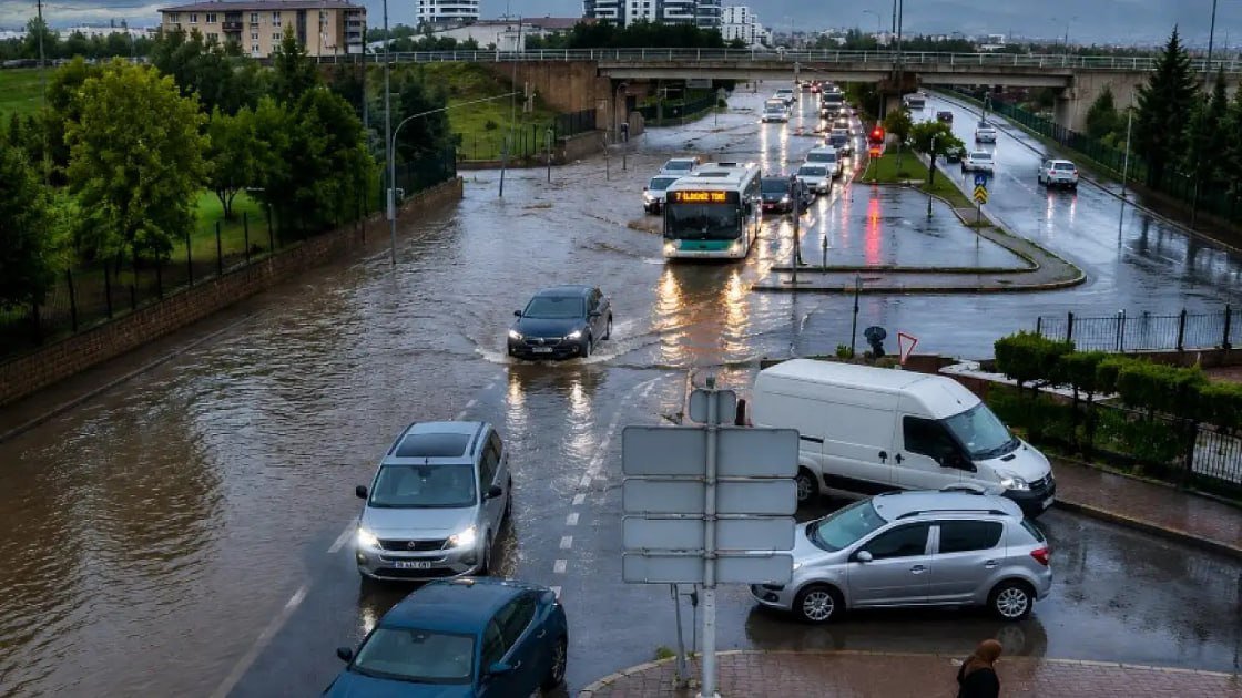 Kayseridə güclü yağış və dolu həyatı iflic etdi - FOTO - foto 1