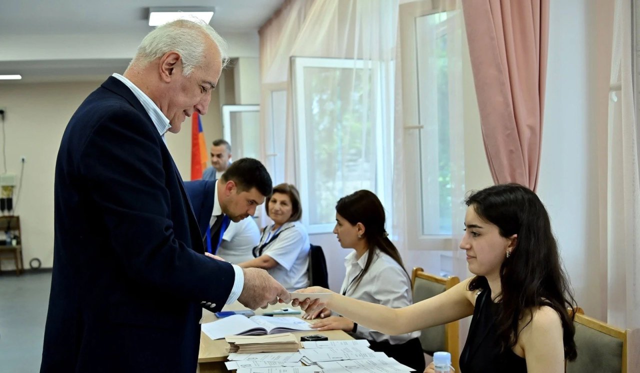 Ermənistan prezidenti kimə səs verdiyini belə AÇIQLADI Ermənistan prezidenti kimə səs verdiyini belə AÇIQLADI
