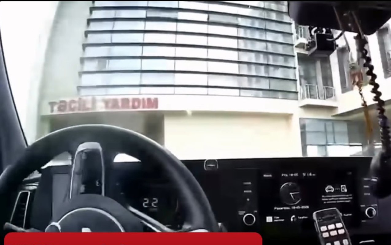 Halı pisləşən sürücünü YPX əməkdaşları xəstəxanaya çatdırdı &ndash; ANBAAN VİDEO
