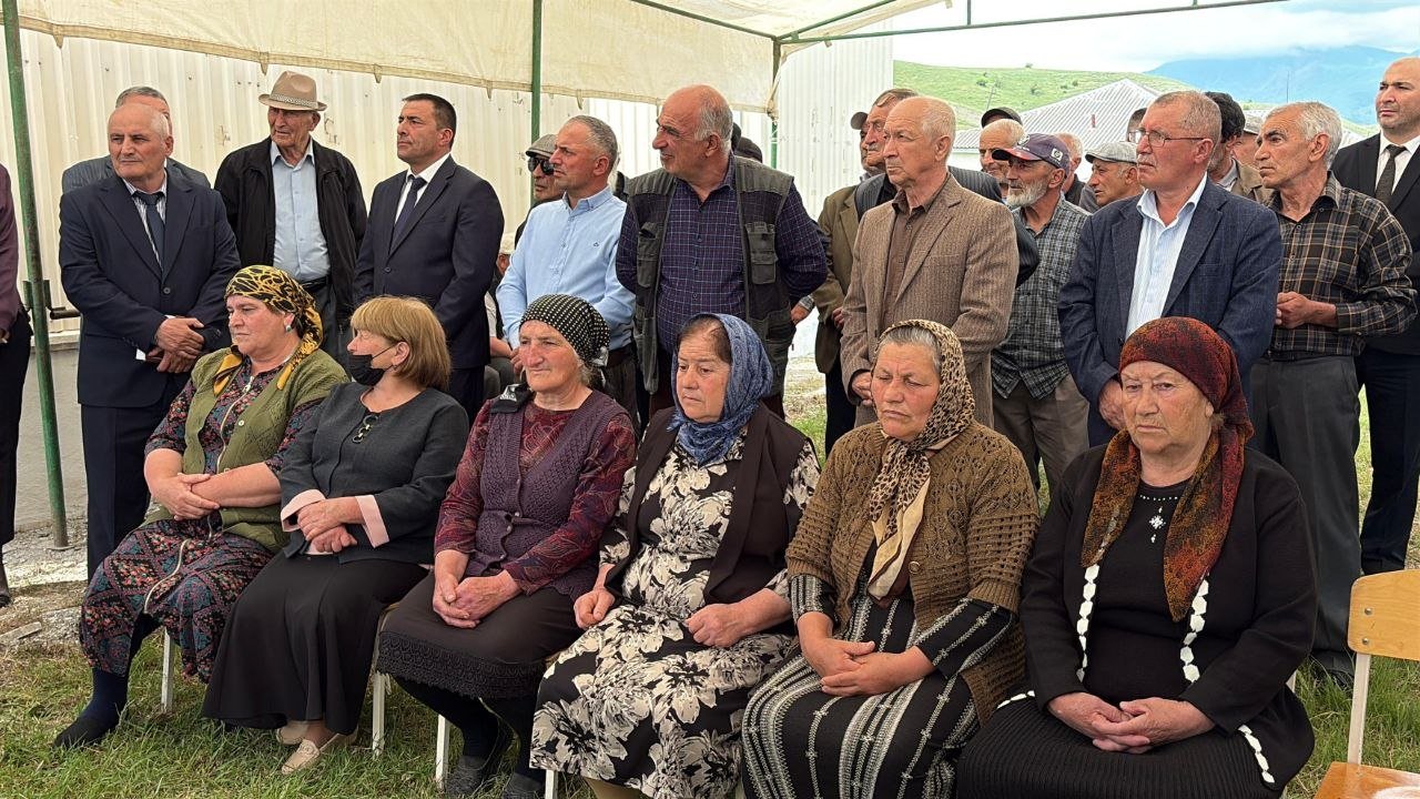 Sakinlər torpaq sahələri ilə bağlı Qusarın icra başçısından kömək istədilər - FOTO - foto 1