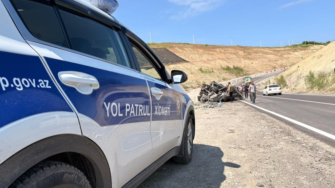 Ağsuda yük avtomobili aşdı - Xəsarət alanlar var – FOTO/VİDEO - foto 2