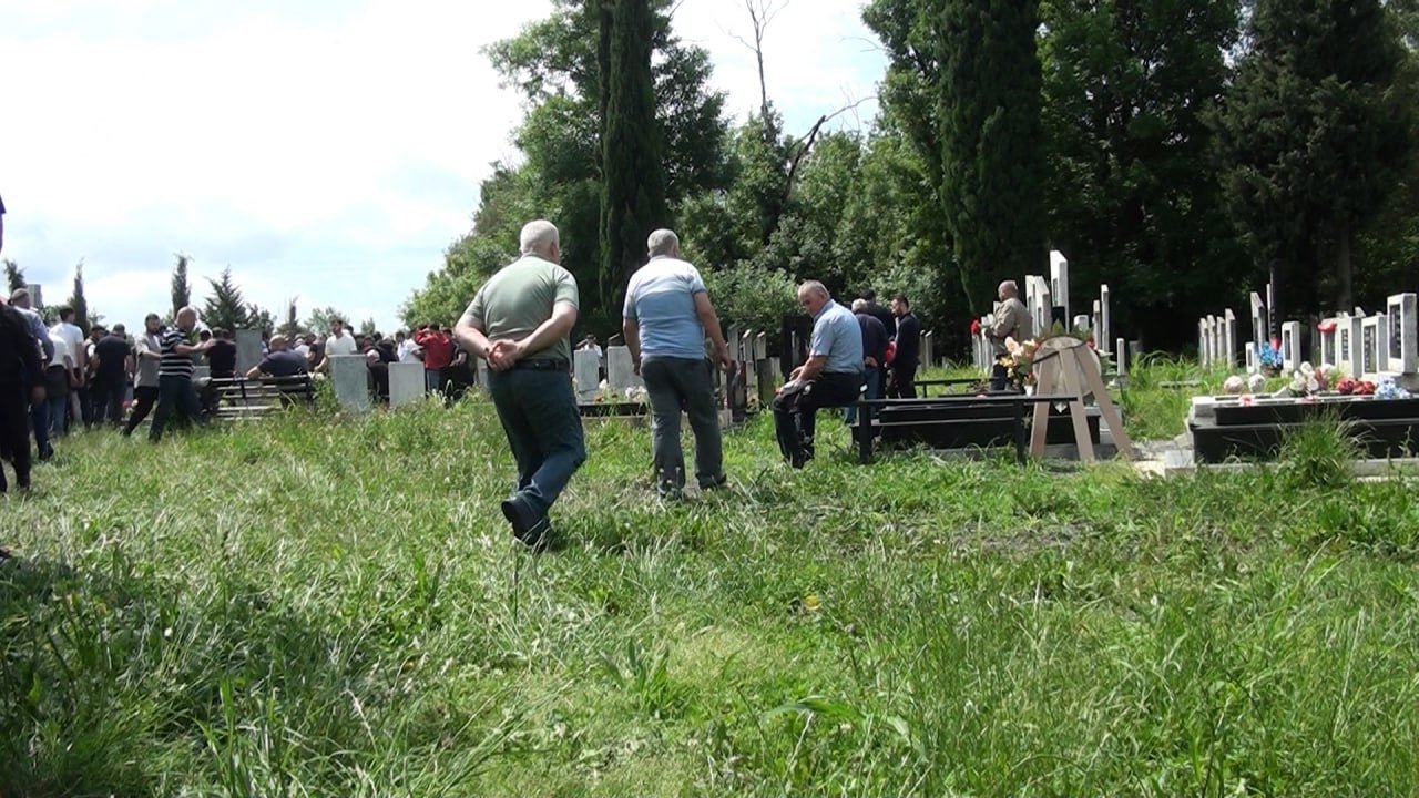 Azov dənizində həlak olan kapitan köməkçisi DƏFN EDİLDİ - FOTO/VİDEO - foto 6