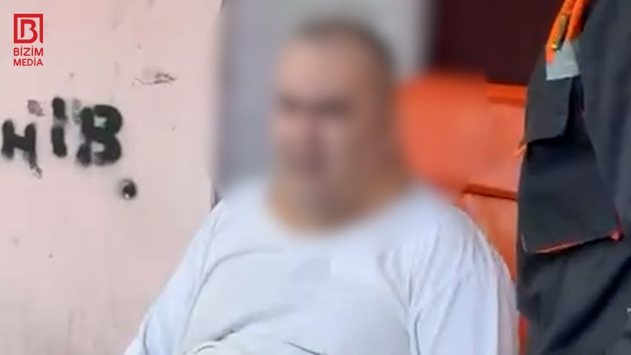 Bakıda 330 kiloqram çəkisi olan kişi evdən belə çıxarıldı – ÖZƏL/VİDEO Bakıda 330 kiloqram çəkisi olan kişi evdən belə çıxarıldı – ÖZƏL/VİDEO