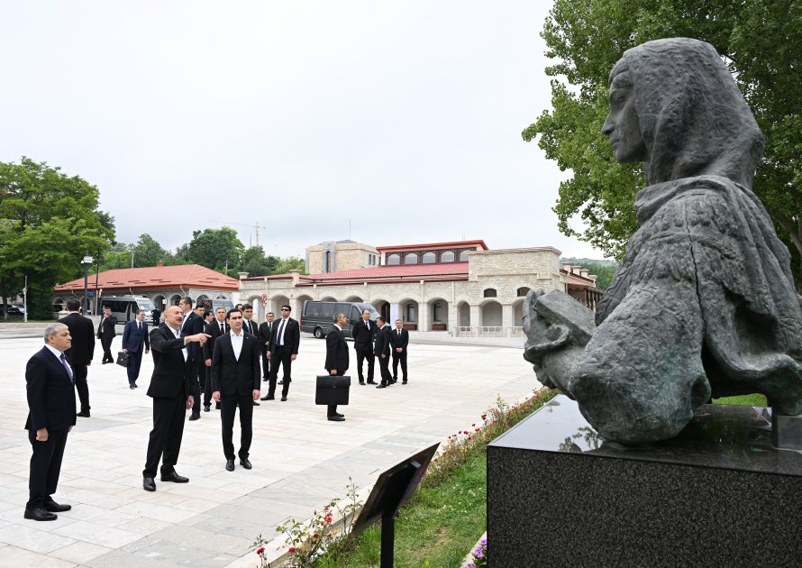Prezidentlərin Şuşa gəzintisindən yeni FOTOLAR - foto 2