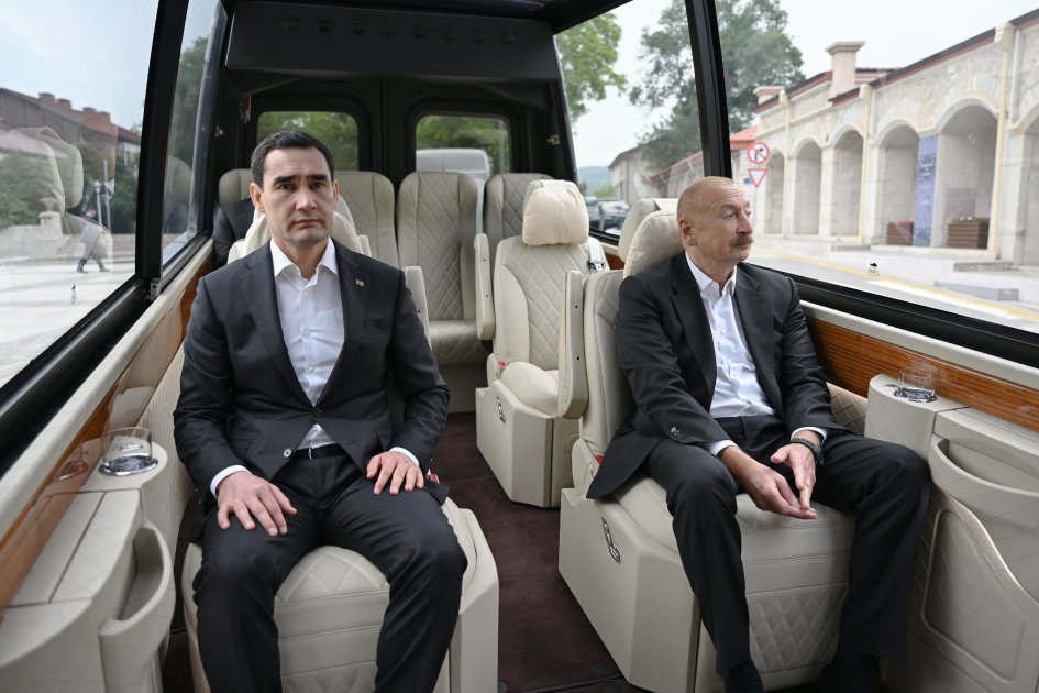 Prezidentlərin Şuşa gəzintisindən yeni FOTOLAR - foto 9