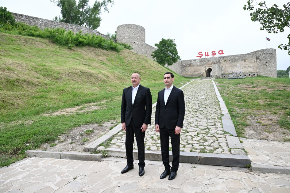 Prezidentlərin Şuşa gəzintisindən yeni FOTOLAR - foto 12