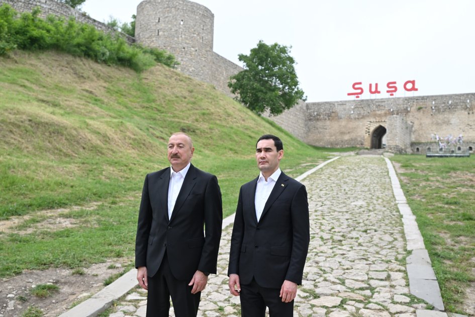 Prezidentlərin Şuşa gəzintisindən yeni FOTOLAR - foto 13