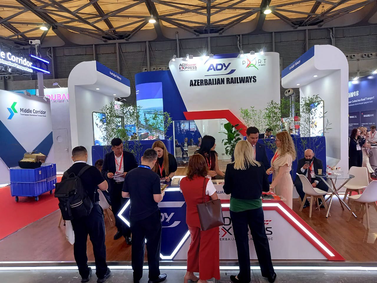 ADY Çində beynəlxalq nəqliyyat sərgisində Azərbaycanın tranzit və logistika imkanlarını təqdim edir – FOTO - foto 1