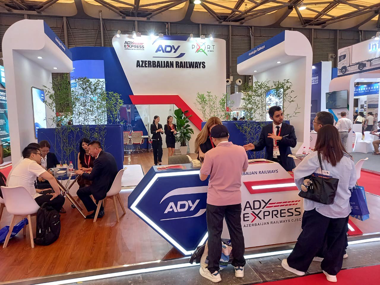 ADY Çində beynəlxalq nəqliyyat sərgisində Azərbaycanın tranzit və logistika imkanlarını təqdim edir – FOTO - foto 3