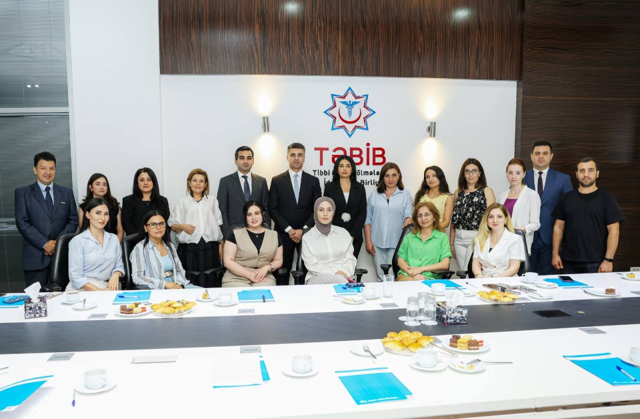 TƏBİB media ilə açıq dialoq formatında görüş keçirib – FOTO - foto 10