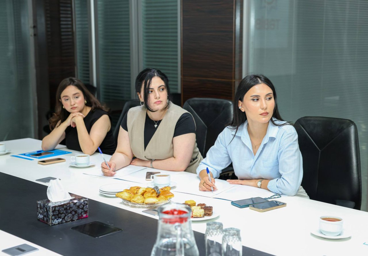 TƏBİB media ilə açıq dialoq formatında görüş keçirib – FOTO - foto 2