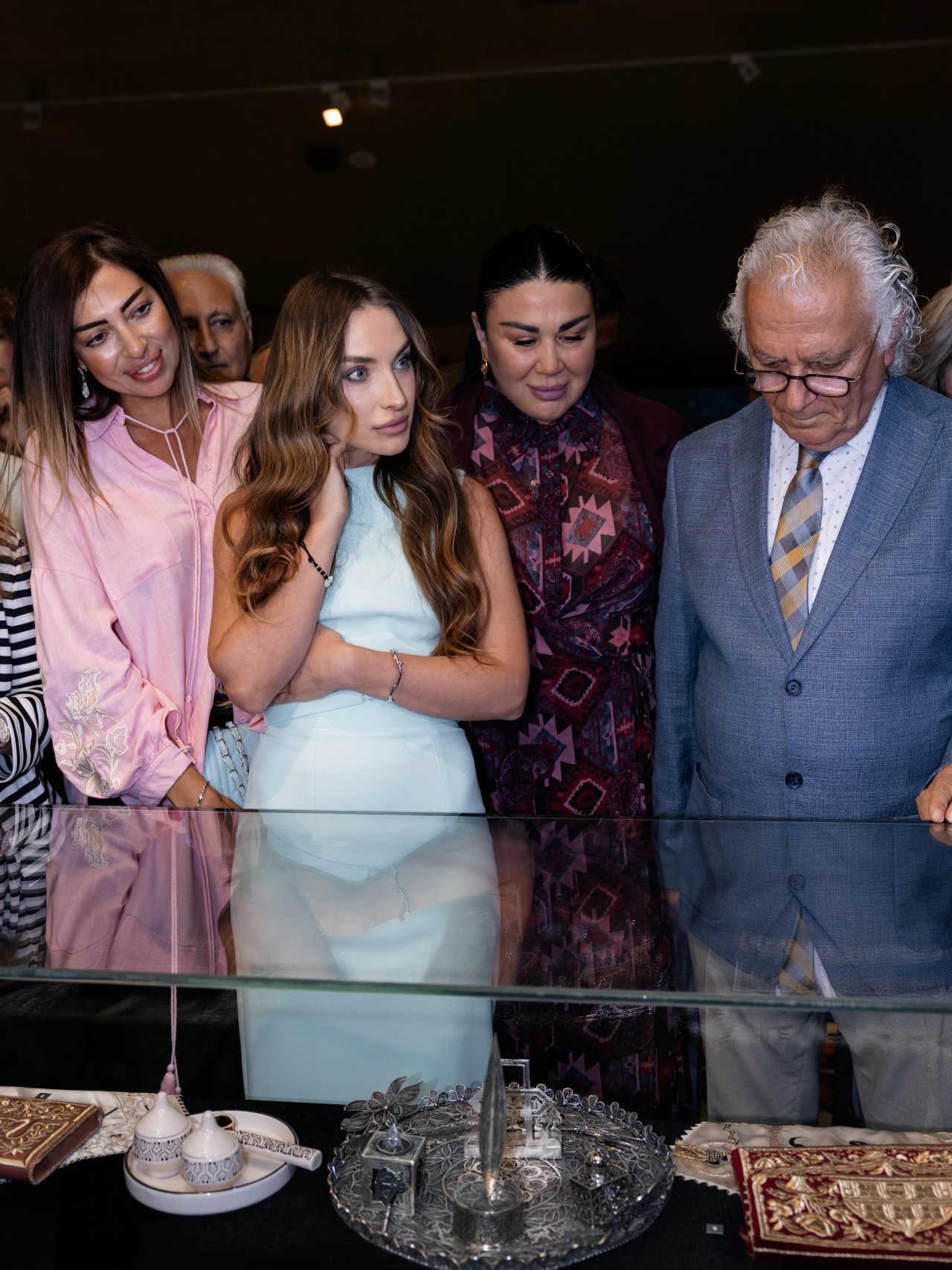 Alyona Əliyeva sərgidən yeni fotolar paylaşdı - foto 1