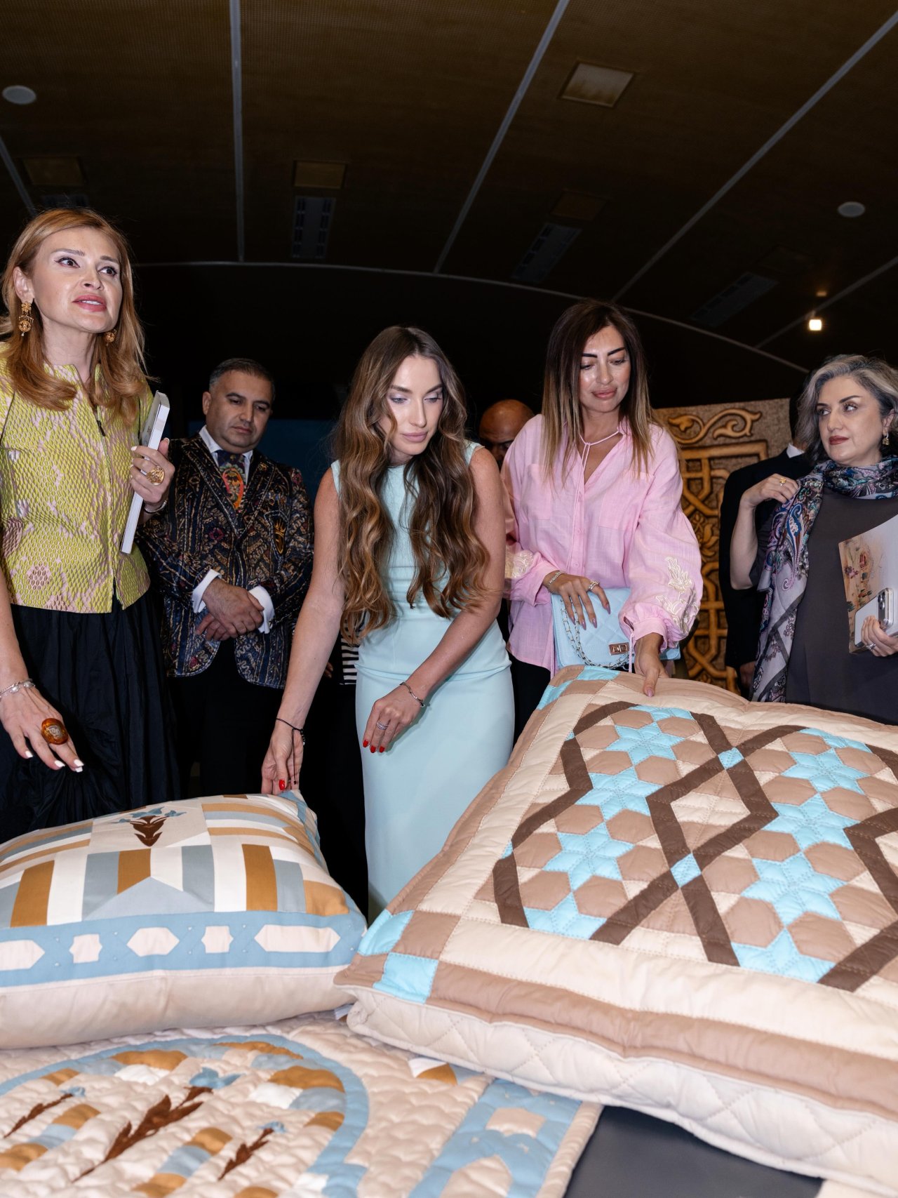 Alyona Əliyeva sərgidən yeni fotolar paylaşdı - foto 2