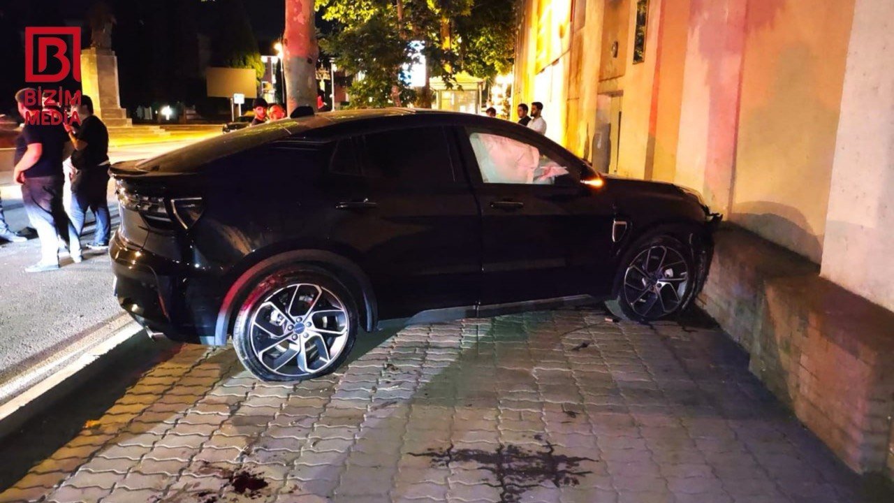 Gəncədə qadın sürücü ağır qəza törətdi: Xəsarət alan var – FOTO Gəncədə qadın sürücü ağır qəza törətdi: Xəsarət alan var – FOTO