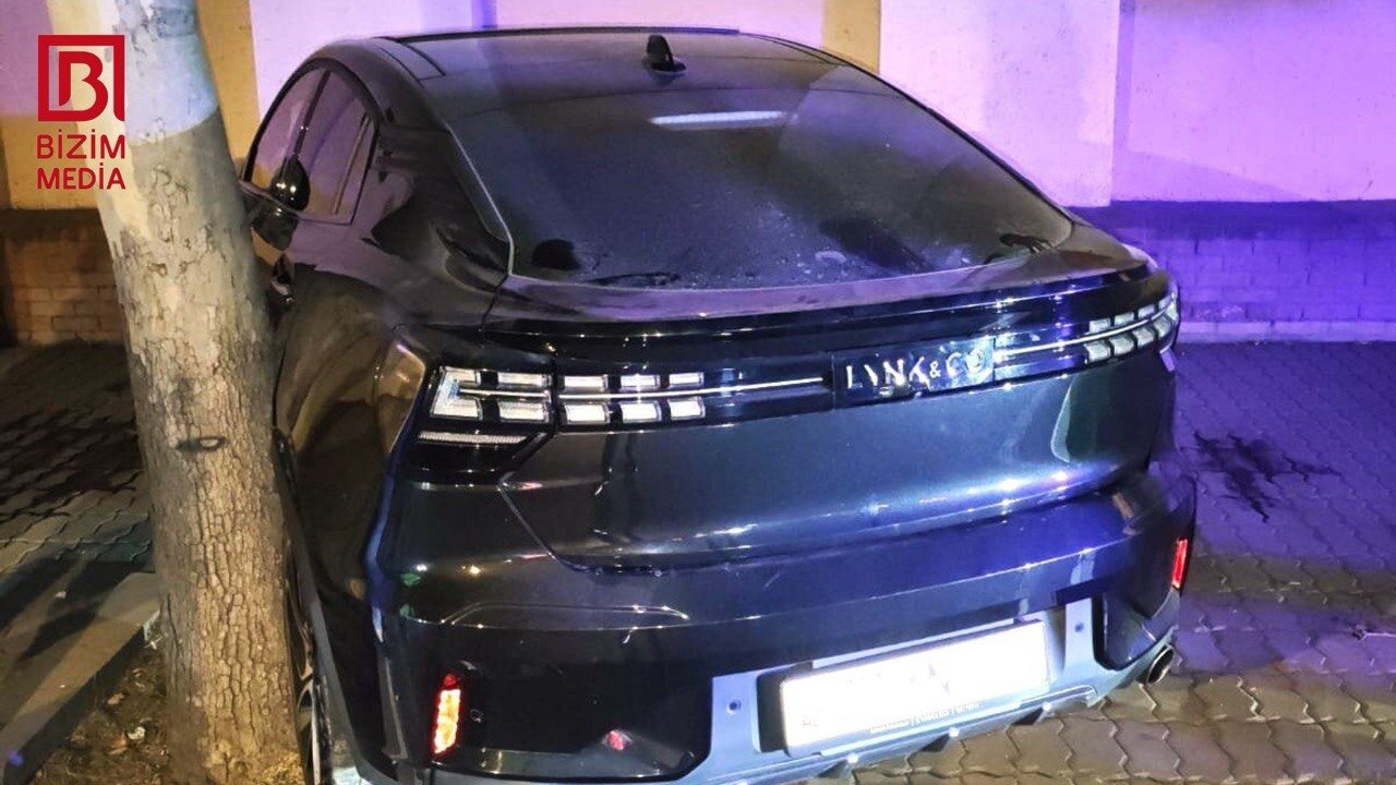 Gəncədə qadın sürücü ağır qəza törətdi: Xəsarət alan var – FOTO - foto 1