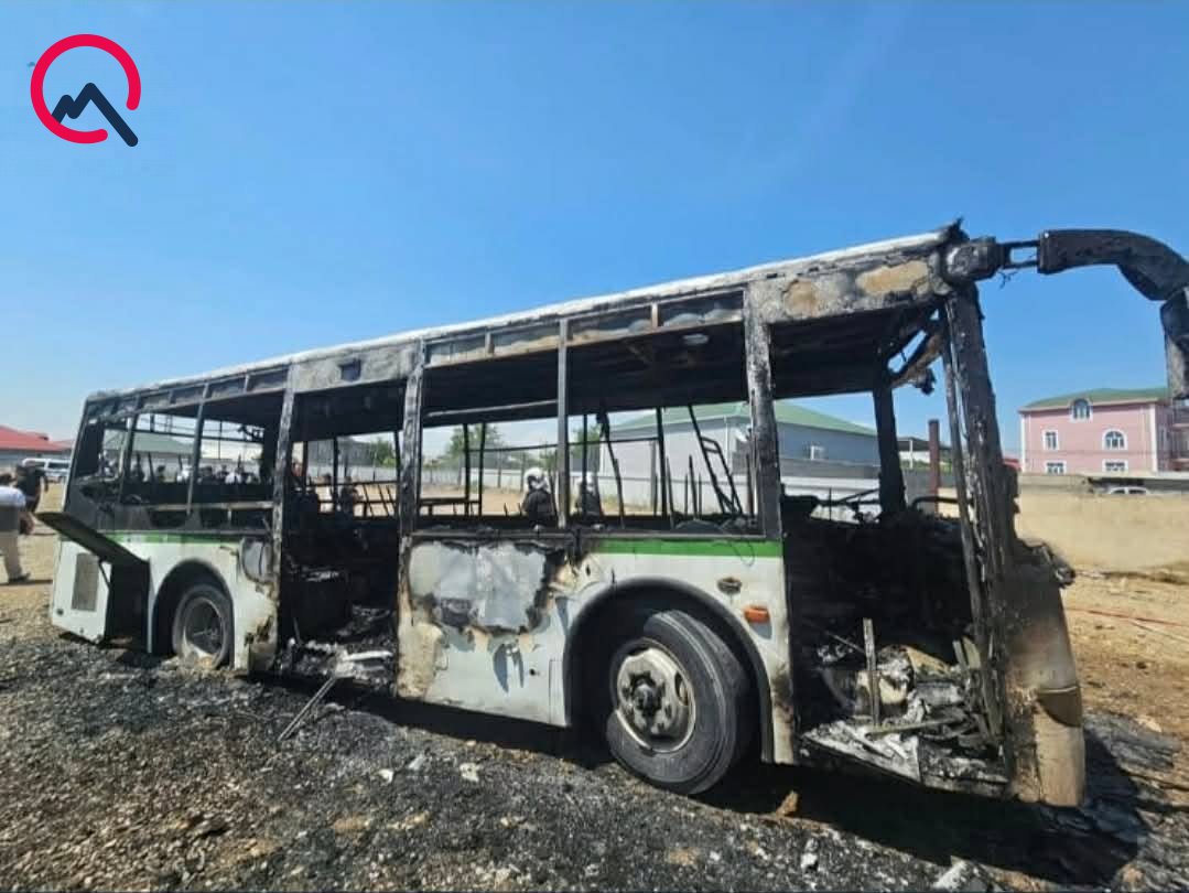 Naxçıvanda iki avtobus yanıb kül oldu – FOTO - foto 1