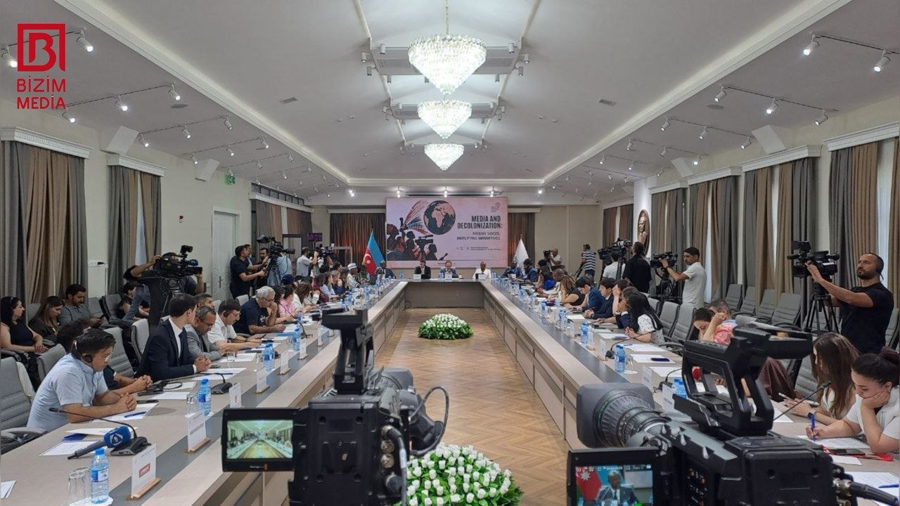 Abbas Abbasovdan müstəmləkəçiliyə qarşı mübarizədə medianın rolu ilə bağlı AÇIQLAMA - FOTO - foto 1