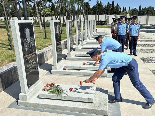 Azərbaycanın Milli Qəhrəmanlarının xatirəsi yad edildi - FOTO - foto 2