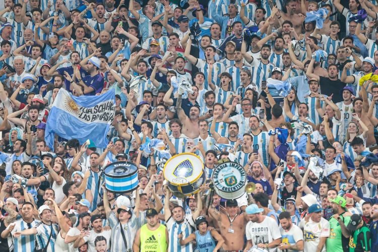 Argentina - İngiltərə matçı öncəsi siyasi QƏRAR: Azarkeşlərə qadağa qoyuldu