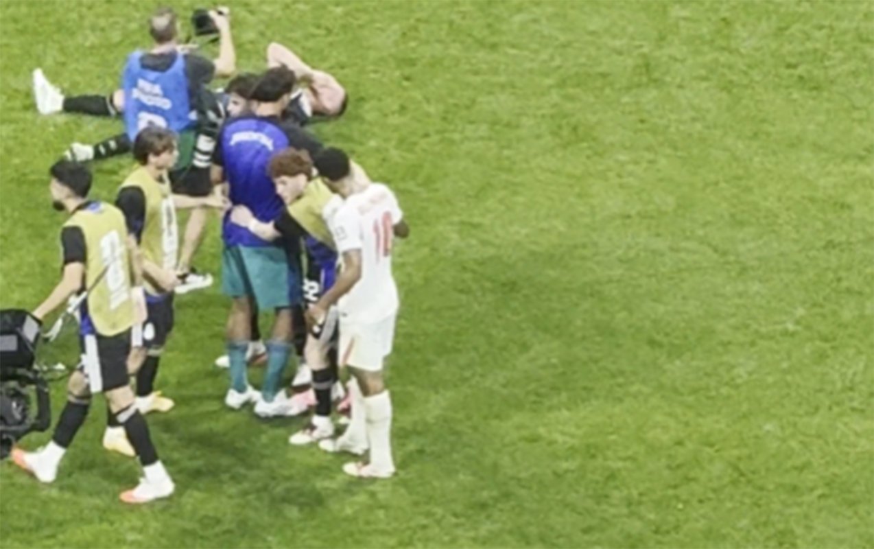 Final fitindən sonra argentinalı futbolçuya şillə vurdu - Video