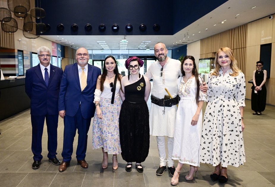 Leyla Əliyeva Budapeştdə sərgidə iştirak etdi – FOTO - foto 1