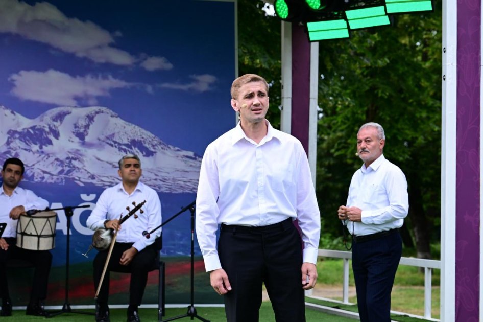 Şuşada Natəvanın evinin qarşısında musiqili kompozisiya - FOTO - foto 4