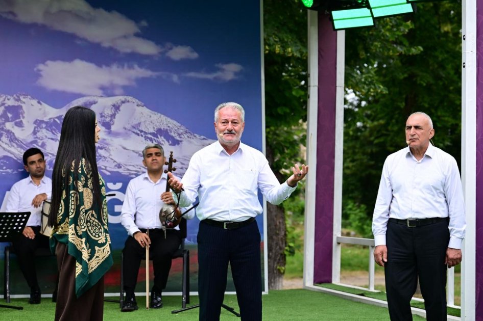 Şuşada Natəvanın evinin qarşısında musiqili kompozisiya - FOTO - foto 1