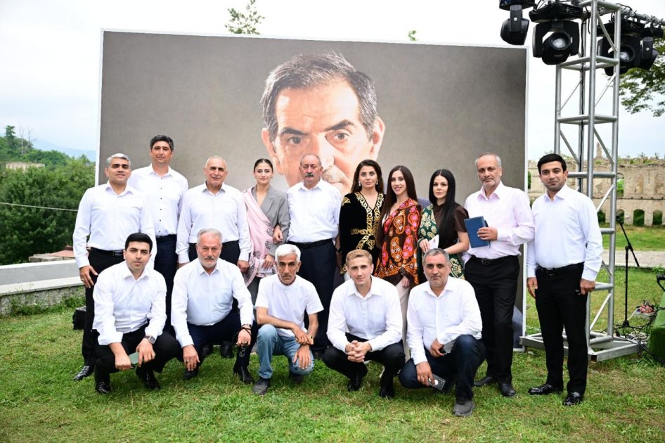 Şuşada Natəvanın evinin qarşısında musiqili kompozisiya - FOTO - foto 6