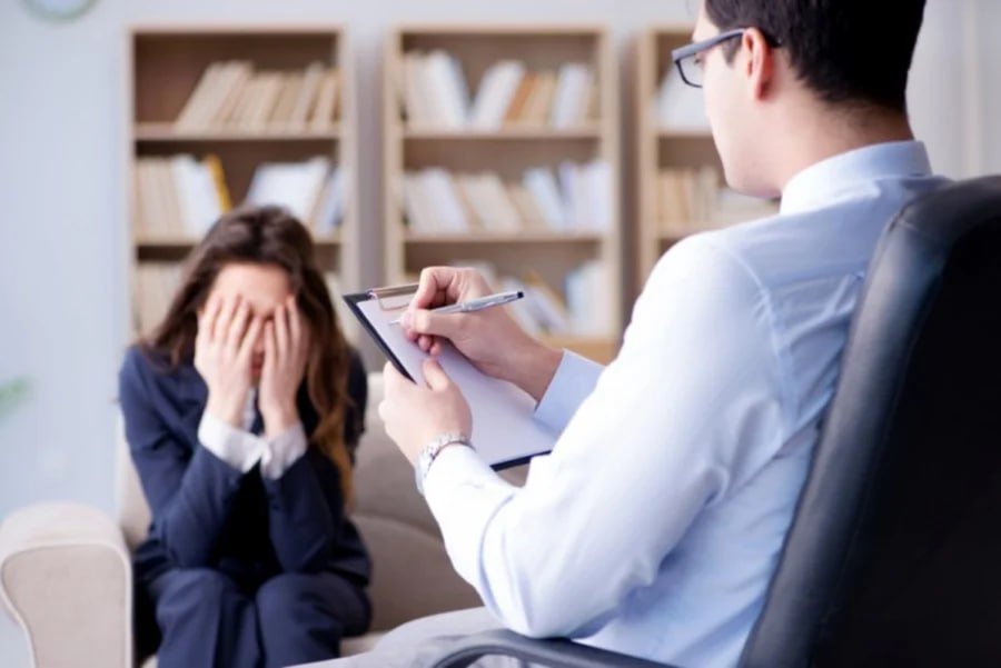 Psixoloq yanına gedənlərin NƏZƏRİNƏ &ndash; İcbari tibbi sığortaya SALINIR?