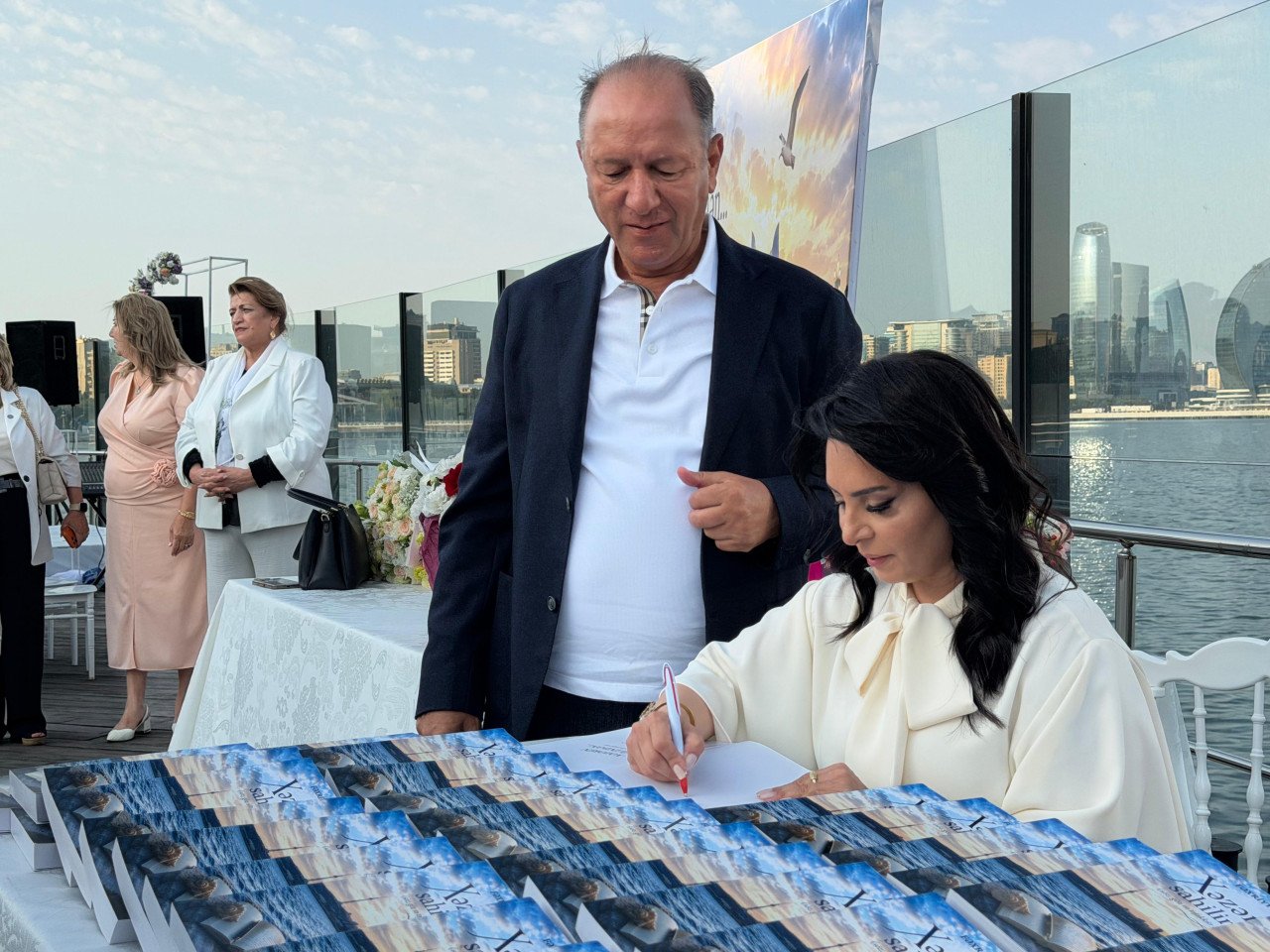 “Xəzərin sahilindən…” verilişinin eyniadlı kitabının təqdimatı keçirildi – FOTO/VİDEO - foto 19