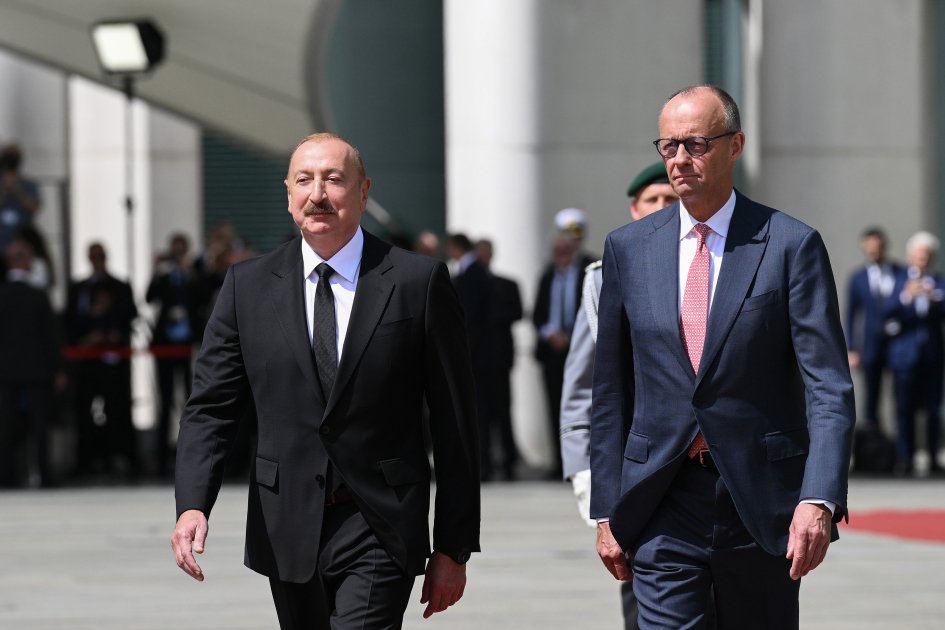 İlham Əliyevin Berlində rəsmi qarşılanma mərasimi - FOTO -VİDEO