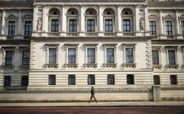 Britaniya diplomatlarını İrandan geri çağırdı