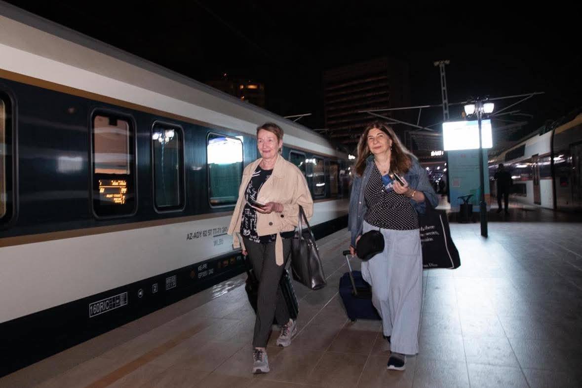 Bakı–Tbilisi–Bakı qatarlarında sərnişin yerlərinin sayı 2 dəfədən çox ARTIRILDI - FOTO - foto 3