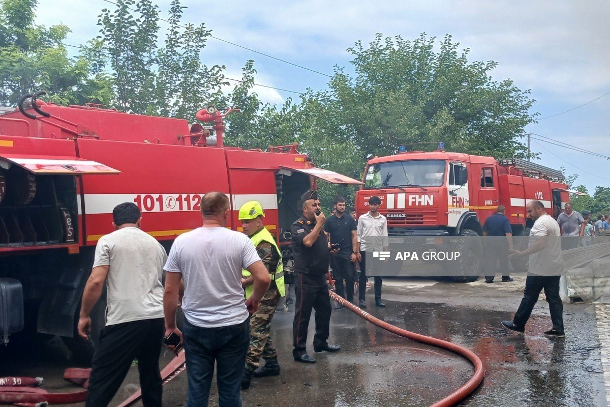 Şəmkirdə yanğın: İkimərtəbəli ev ziyan gördü - VİDEO - foto 1