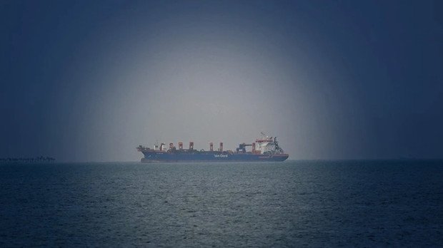 Oman dənizində insident: ABŞ neft-qaz tankerini vurdu