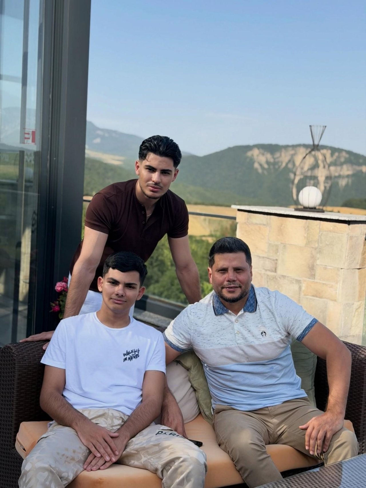 Zaur Kamal oğulları ilə istirahətdə - FOTO - foto 1