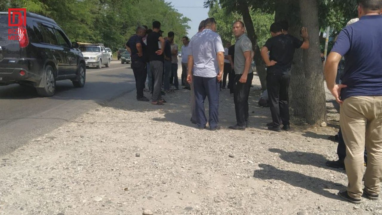 Xaçmazda aptekin qarşısında meyit TAPILIB – ÖZƏL/FOTO - foto 1