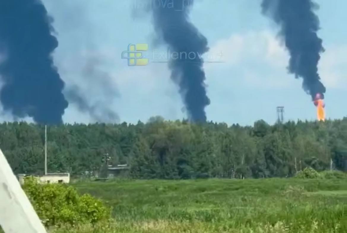 Ukrayna sərhədindən 2 min kilometr uzaqda yerləşən neft emalı zavoduna dron zərbəsi - VİDEO