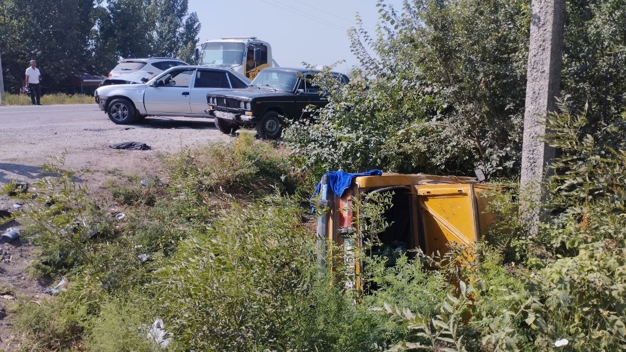 Kürdəmirdə zəncirvari ağır qəza: Xəsarət alanlar var - FOTO - foto 3