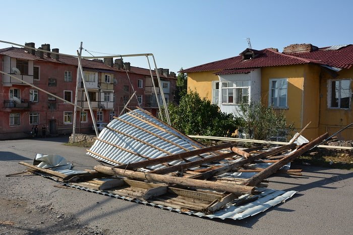 Xaçmazda güclü külək fəsadlar törətdi: 11 ərazi dairəsində işıq yoxdur