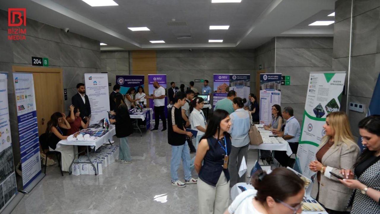 Universitet seçiminə kömək edəcək sərgi AÇILDI – Abituriyentlər üçün yeni İMKAN – FOTO - foto 9