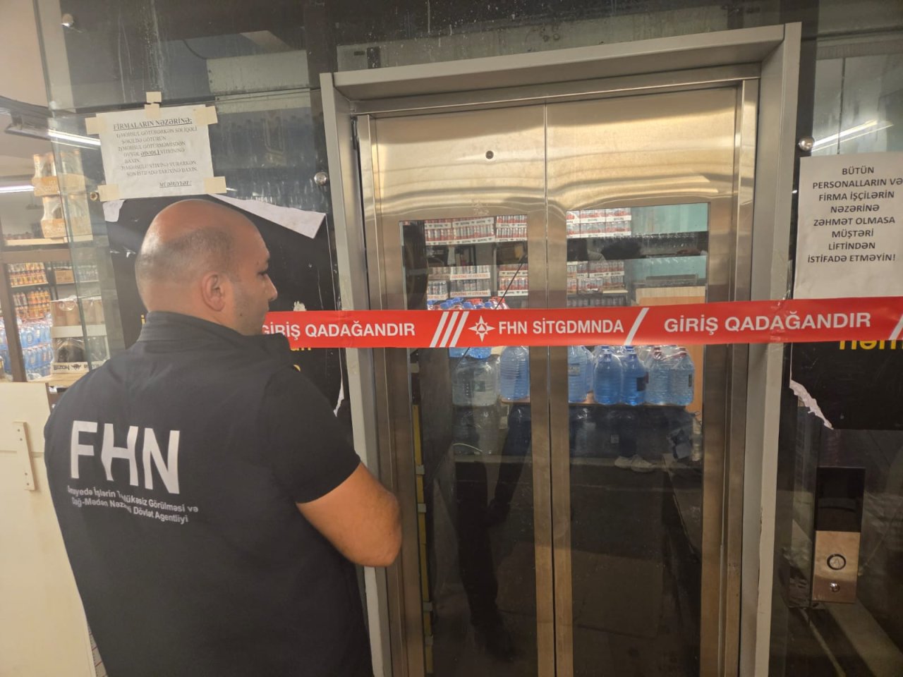 Bakıda marketin liftinin fəaliyyəti dayandırıldı – FOTO/VİDEO - foto 3