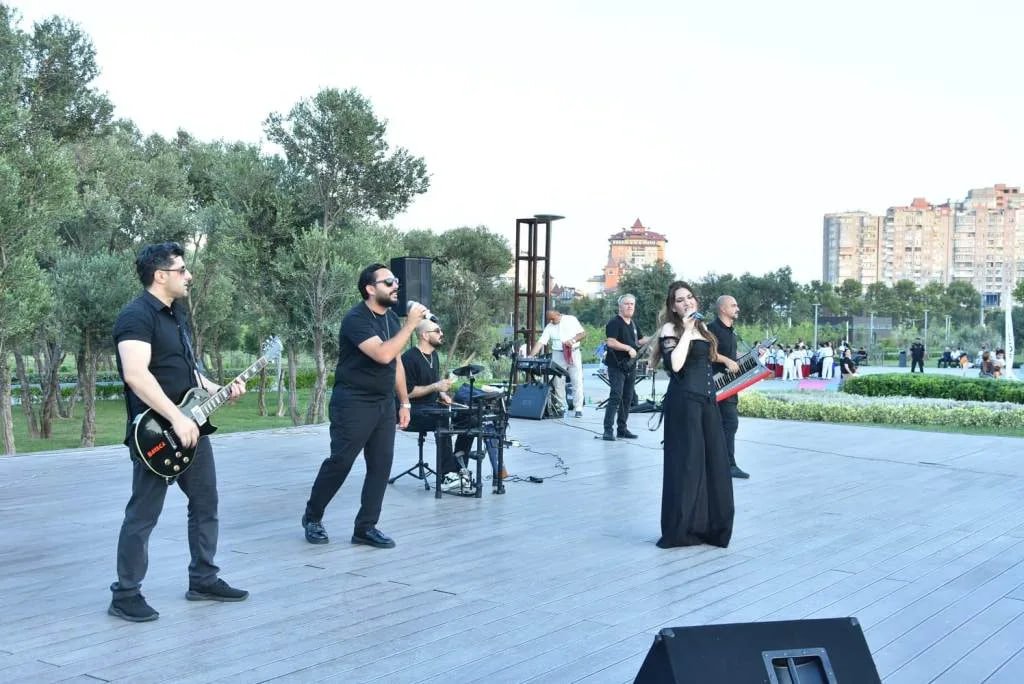 Bakıda axşam konsertləri keçirilir - FOTOLAR - foto 6