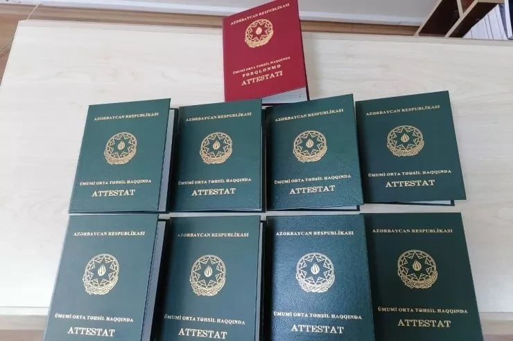 Bu ilin məzunlarının NƏZƏRİNƏ – Attestat və diplomlarla bağlı YENİLİK Bu ilin məzunlarının NƏZƏRİNƏ – Attestat və diplomlarla bağlı YENİLİK