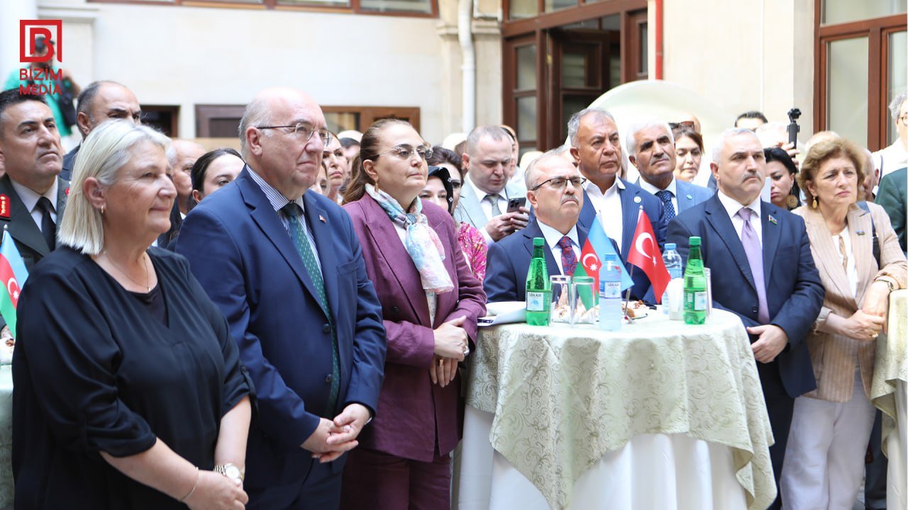 “Ahıska Türkləri - İtmiş Sürgünün İzində” sərgisinin açılış mərasimi keçirildi – FOTO - foto 4