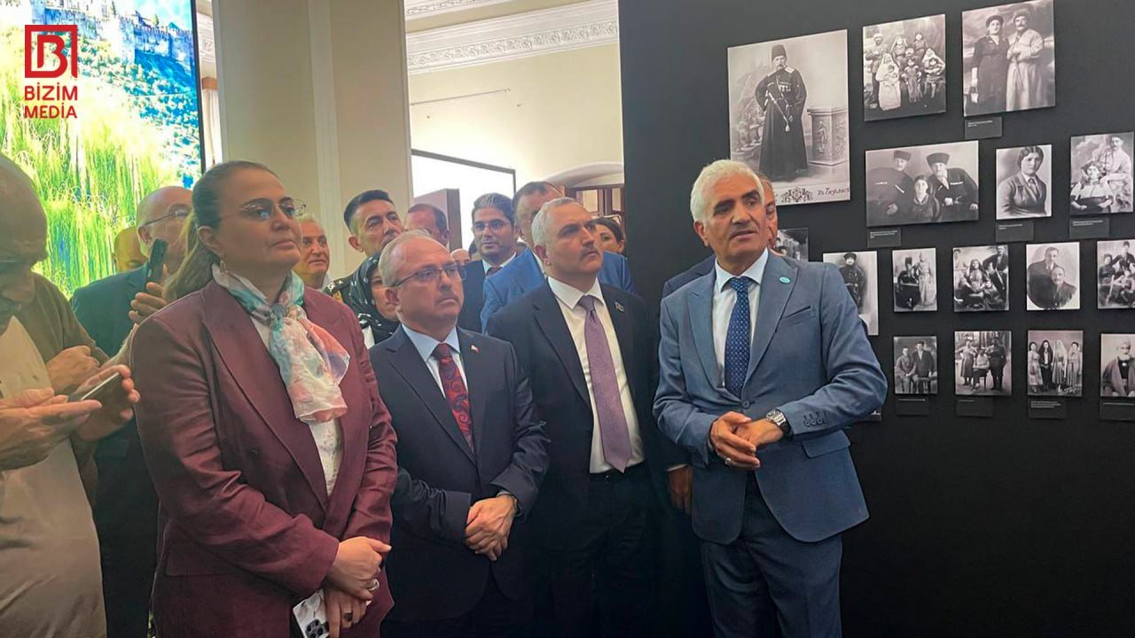 “Ahıska Türkləri - İtmiş Sürgünün İzində” sərgisinin açılış mərasimi keçirildi – FOTO - foto 6