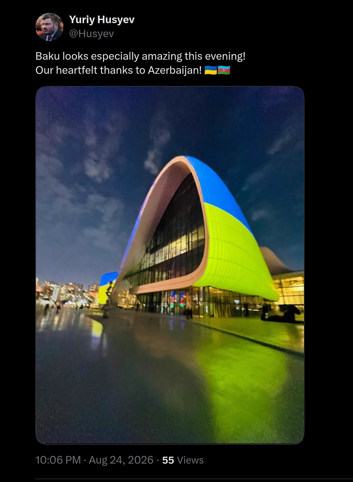 Heydər Əliyev Mərkəzi Ukrayna bayrağının rənglərinə büründü - FOTO - foto 2