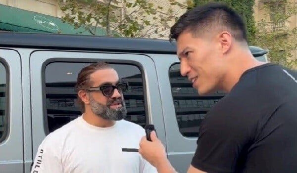 Rafael Ağayev yapon blogerə özünü belə təqdim etdi - Video Rafael Ağayev yapon blogerə özünü belə təqdim etdi - Video